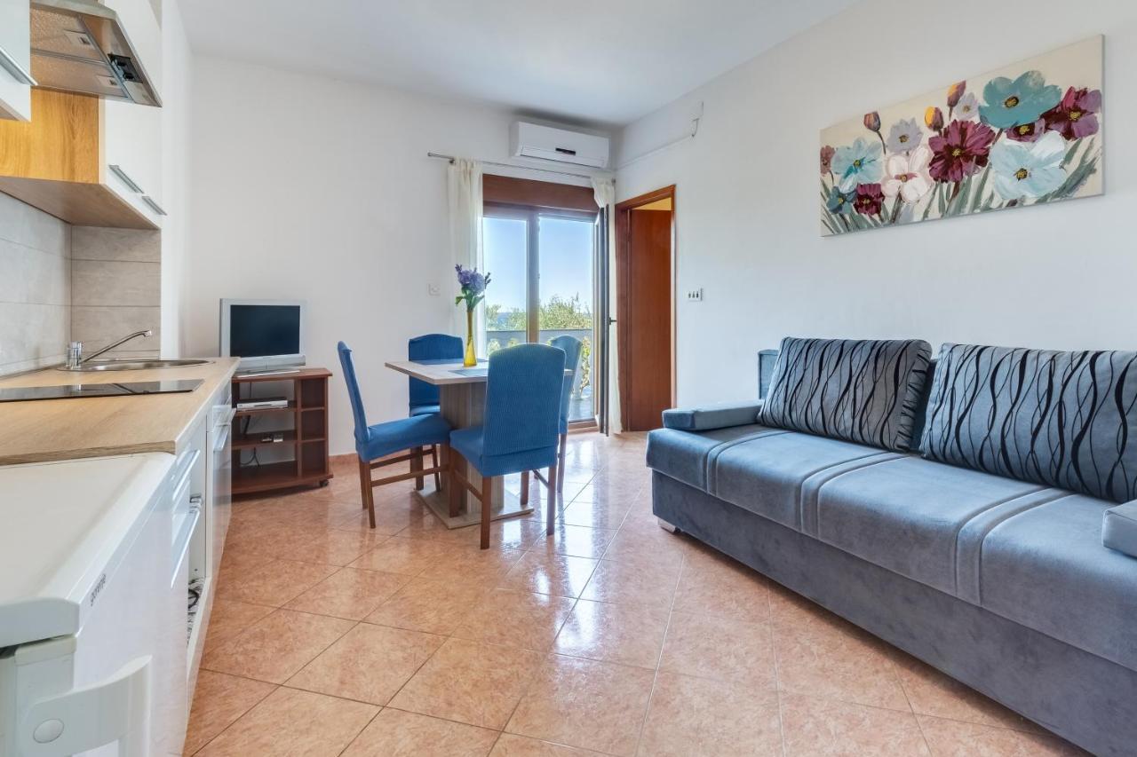 Family Friendly Seaside Apartments Kozino, Zadar - 5756 Petrcane Esterno foto