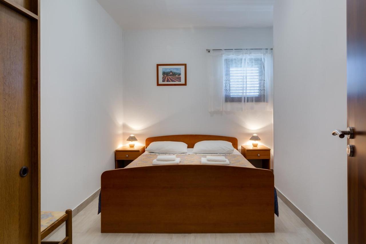 Family Friendly Seaside Apartments Kozino, Zadar - 5756 Petrcane Esterno foto
