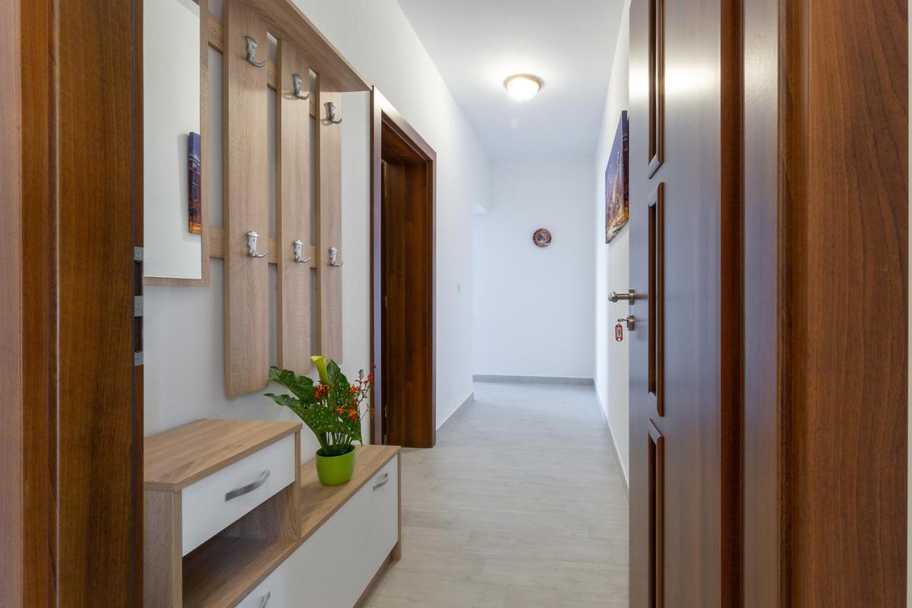 Family Friendly Seaside Apartments Kozino, Zadar - 5756 Petrcane Esterno foto
