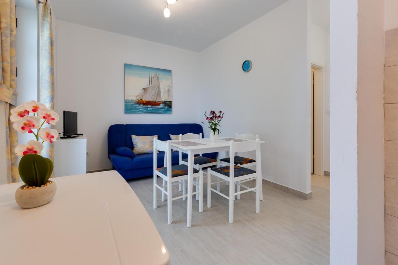 Family Friendly Seaside Apartments Kozino, Zadar - 5756 Petrcane Esterno foto